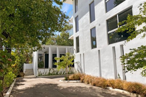 Condo in Bal Harbour, Florida, 1 bedroom  № 1761796 - photo 19