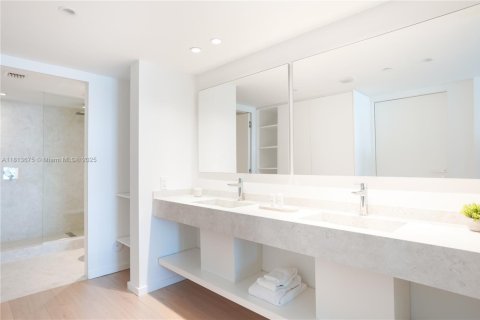 Condo in Bal Harbour, Florida, 1 bedroom  № 1761796 - photo 10