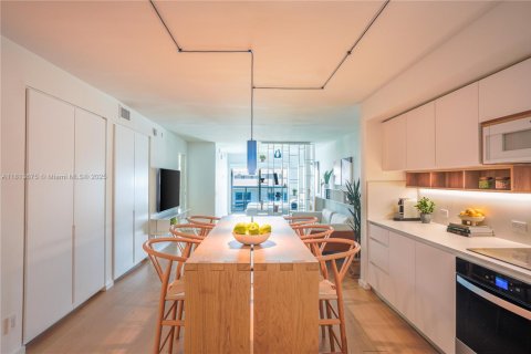 Condo in Bal Harbour, Florida, 1 bedroom  № 1761796 - photo 1
