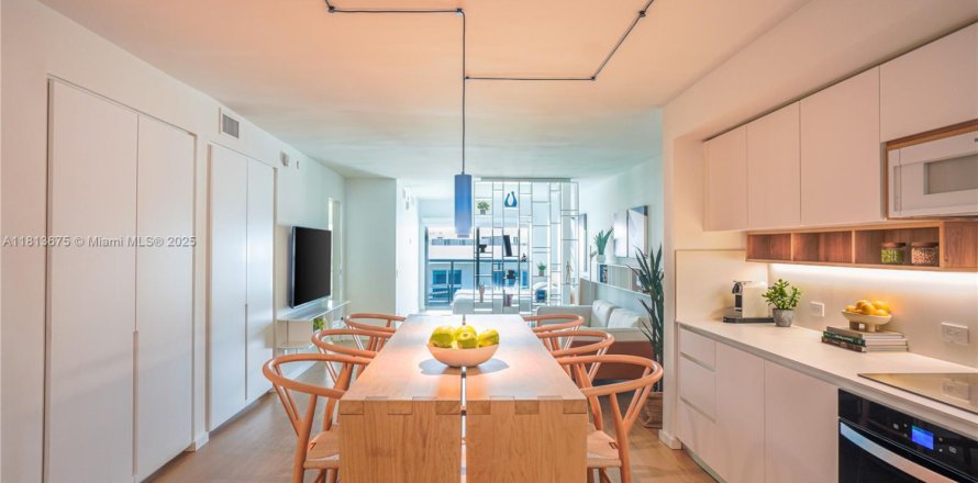 Condo in Bal Harbour, Florida, 1 bedroom  № 1761796