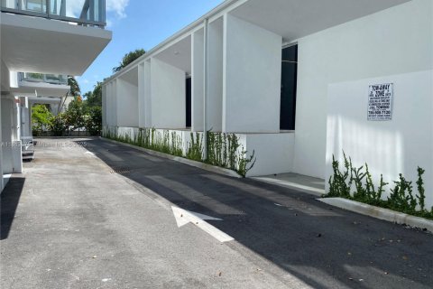 Condo in Bal Harbour, Florida, 1 bedroom  № 1761796 - photo 25