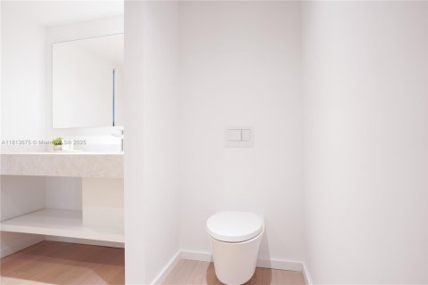 Condo in Bal Harbour, Florida, 1 bedroom  № 1761796 - photo 14