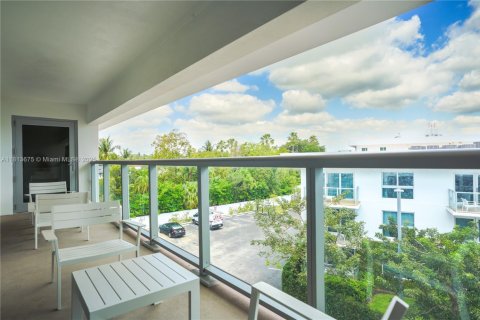 Condo in Bal Harbour, Florida, 1 bedroom  № 1761796 - photo 16