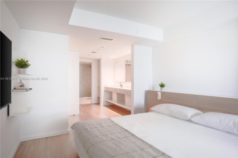Condo in Bal Harbour, Florida, 1 bedroom  № 1761796 - photo 8
