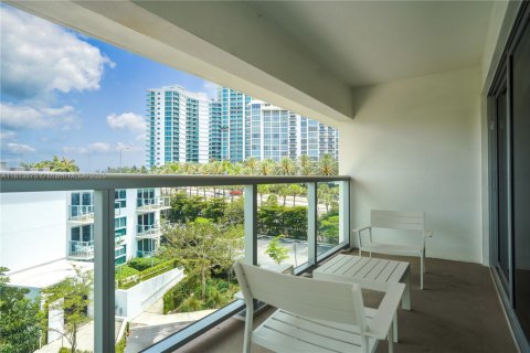Condo in Bal Harbour, Florida, 1 bedroom  № 1761796 - photo 15