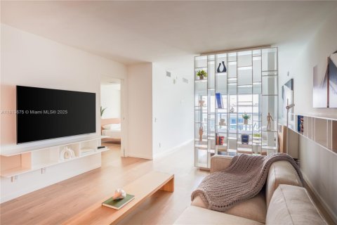 Condo in Bal Harbour, Florida, 1 bedroom  № 1761796 - photo 5