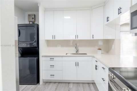 Villa ou maison à vendre à Lauderhill, Floride: 3 chambres, 133.69 m2 № 1988337 - photo 24