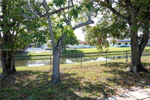 Villa ou maison à vendre à Lauderhill, Floride: 3 chambres, 133.69 m2 № 1988337 - photo 9