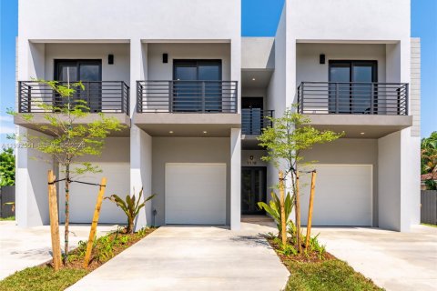 Купить таунхаус в Форт-Лодердейл, Флорида 3 спальни, 144м2, № 2065765 - фото 2