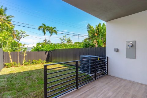 Купить таунхаус в Форт-Лодердейл, Флорида 3 спальни, 144м2, № 2065765 - фото 21