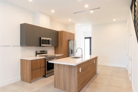 Купить таунхаус в Форт-Лодердейл, Флорида 3 спальни, 144м2, № 2065765 - фото 6