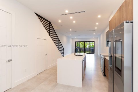 Купить таунхаус в Форт-Лодердейл, Флорида 3 спальни, 144м2, № 2065765 - фото 4