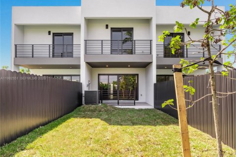 Купить таунхаус в Форт-Лодердейл, Флорида 3 спальни, 144м2, № 2065765 - фото 22