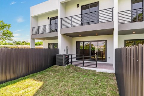 Купить таунхаус в Форт-Лодердейл, Флорида 3 спальни, 144м2, № 2065765 - фото 23
