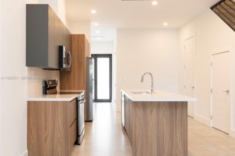 Купить таунхаус в Форт-Лодердейл, Флорида 3 спальни, 144м2, № 2065765 - фото 7