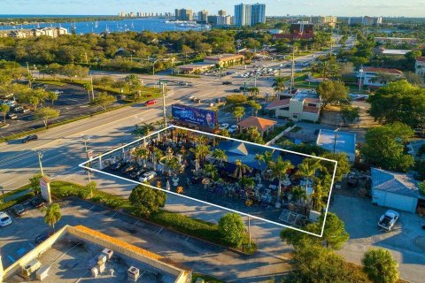 Commercial property in North Palm Beach, Florida № 2245654