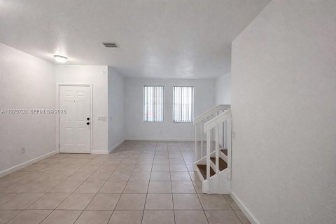 Townhouse in Miramar, Florida 3 bedrooms, 134.71 sq.m. № 2040083 - photo 4