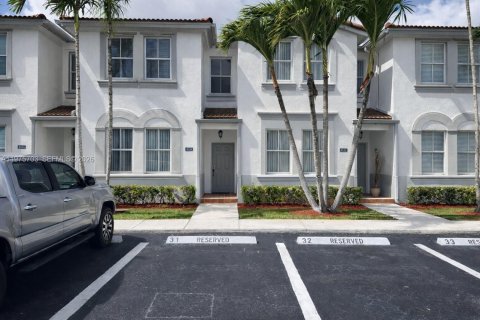 Townhouse in Miramar, Florida 3 bedrooms, 134.71 sq.m. № 2040083