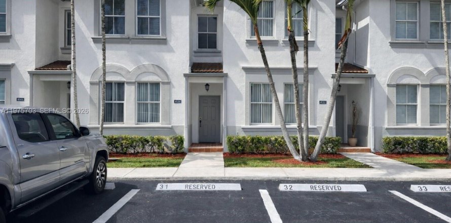 Townhouse in Miramar, Florida 3 bedrooms, 134.71 sq.m. № 2040083