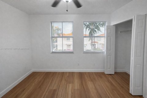 Townhouse in Miramar, Florida 3 bedrooms, 134.71 sq.m. № 2040083 - photo 19