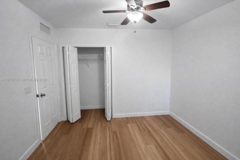 Townhouse in Miramar, Florida 3 bedrooms, 134.71 sq.m. № 2040083 - photo 23