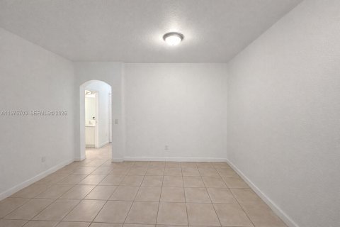 Townhouse in Miramar, Florida 3 bedrooms, 134.71 sq.m. № 2040083 - photo 5