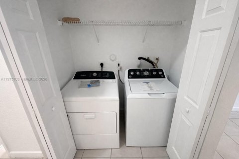 Townhouse in Miramar, Florida 3 bedrooms, 134.71 sq.m. № 2040083 - photo 11