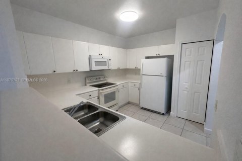 Townhouse in Miramar, Florida 3 bedrooms, 134.71 sq.m. № 2040083 - photo 7