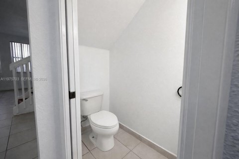 Townhouse in Miramar, Florida 3 bedrooms, 134.71 sq.m. № 2040083 - photo 13