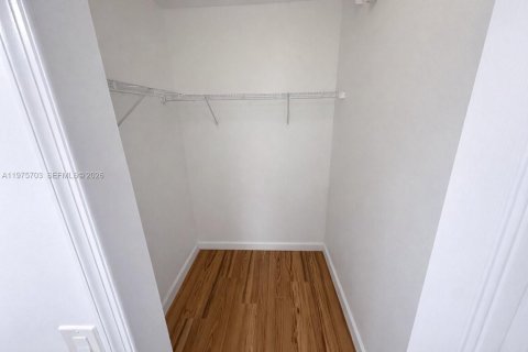 Townhouse in Miramar, Florida 3 bedrooms, 134.71 sq.m. № 2040083 - photo 18