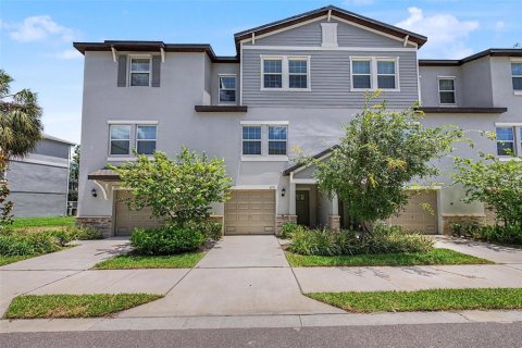 Townhouse in PALM RIVER TOWNHOMES in Tampa, Florida 4 bedrooms, 177.63 sq.m. № 2113752