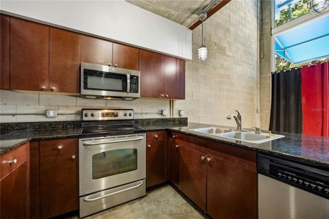 Condo in Gainesville, Florida, 3 bedrooms № 2199166 - photo 16