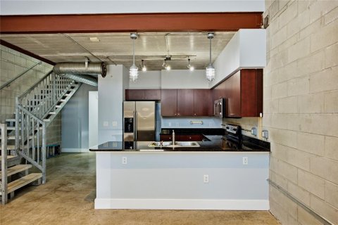 Condo in Gainesville, Florida, 3 bedrooms № 2199166 - photo 11