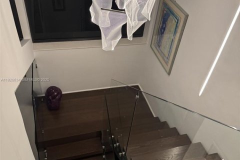 Adosado en venta en Miami, Florida, 3 dormitorios, 324.51 m2 № 1987084 - foto 8