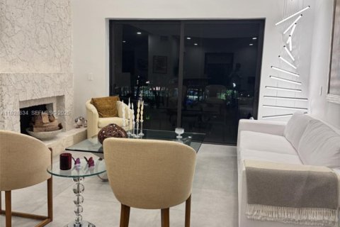 Adosado en venta en Miami, Florida, 3 dormitorios, 324.51 m2 № 1987084 - foto 4