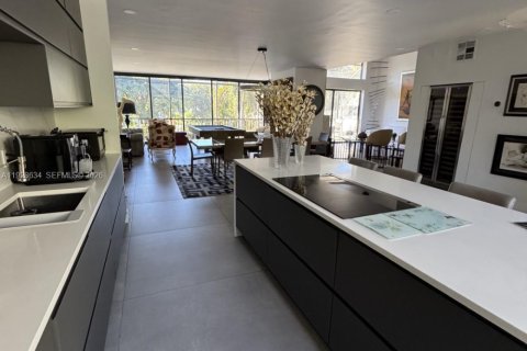 Купить таунхаус в Майами, Флорида 3 спальни, 324.51м2, № 1987084 - фото 27