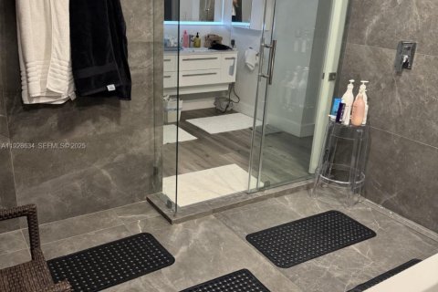 Townhouse in Miami, Florida 3 bedrooms, 324.51 sq.m. № 1987084 - photo 14