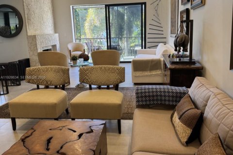 Купить таунхаус в Майами, Флорида 3 спальни, 324.51м2, № 1987084 - фото 24