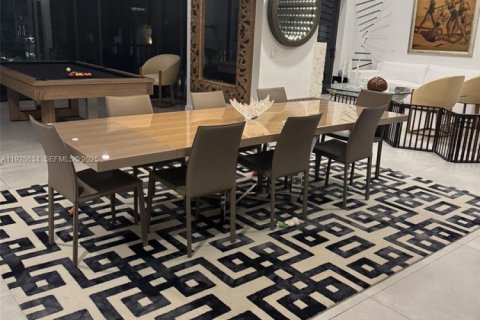 Adosado en venta en Miami, Florida, 3 dormitorios, 324.51 m2 № 1987084 - foto 1