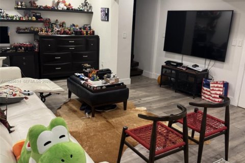 Adosado en venta en Miami, Florida, 3 dormitorios, 324.51 m2 № 1987084 - foto 9