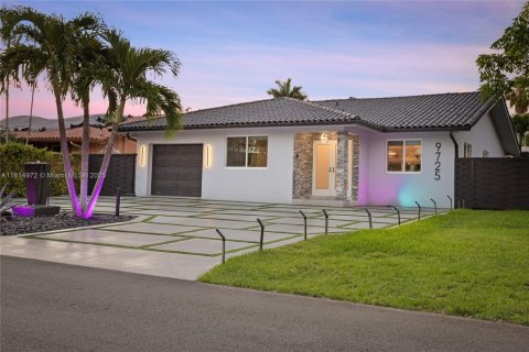 House in Doral, Florida 3 bedrooms, 160.16 sq.m. № 1766394 - photo 4