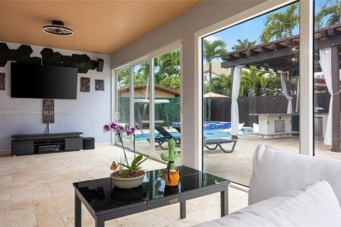 House in Doral, Florida 3 bedrooms, 160.16 sq.m. № 1766394 - photo 25
