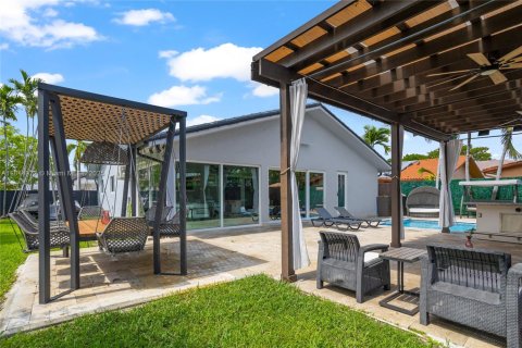 House in Doral, Florida 3 bedrooms, 160.16 sq.m. № 1766394 - photo 29