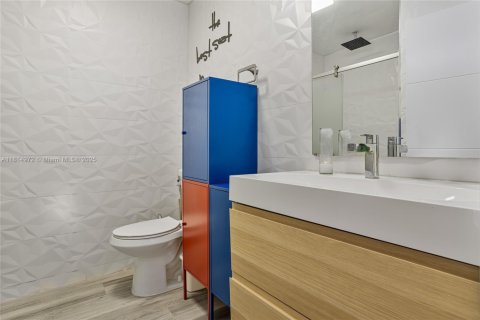 House in Doral, Florida 3 bedrooms, 160.16 sq.m. № 1766394 - photo 20