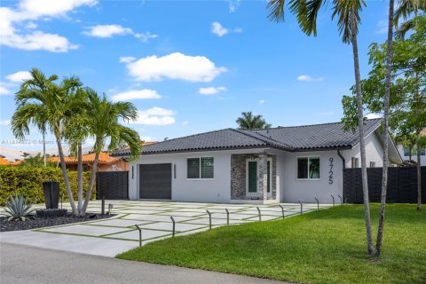 House in Doral, Florida 3 bedrooms, 160.16 sq.m. № 1766394 - photo 5