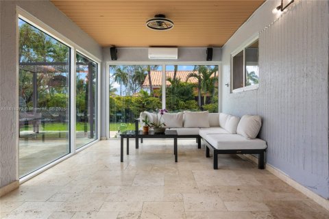 House in Doral, Florida 3 bedrooms, 160.16 sq.m. № 1766394 - photo 27