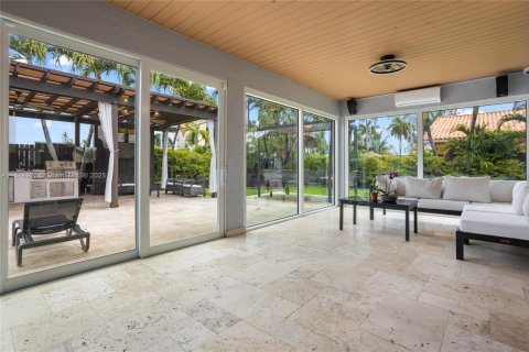 House in Doral, Florida 3 bedrooms, 160.16 sq.m. № 1766394 - photo 26