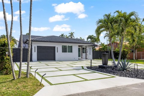 House in Doral, Florida 3 bedrooms, 160.16 sq.m. № 1766394 - photo 2