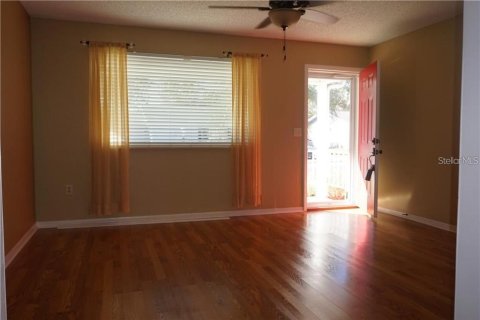 Villa ou maison à louer à Ocala, Floride: 2 chambres, 83.61 m2 № 1917434 - photo 2
