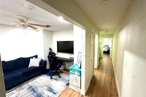 Adosado en venta en Brandon, Florida, 2 dormitorios, 148.18 m2 № 1900203 - foto 17